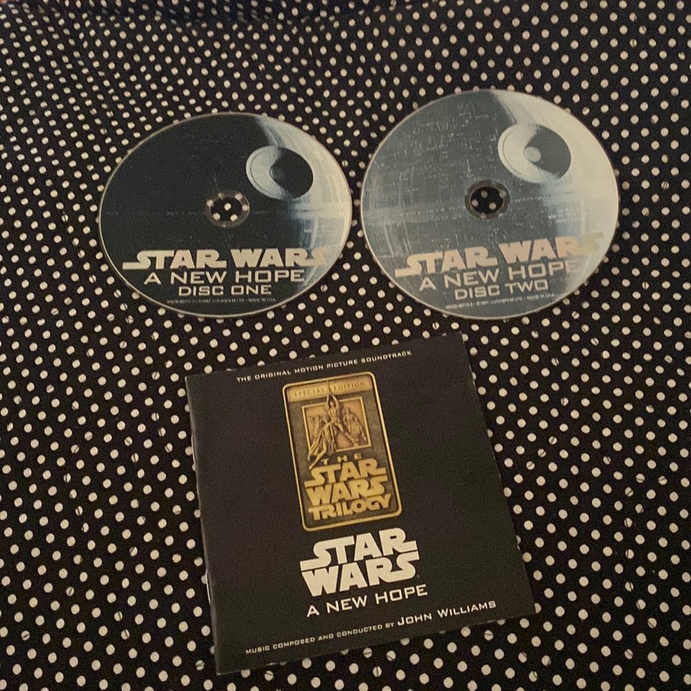 Original motion picture soundtrack. Star Wars A New Hope 2 cds, no orig case.